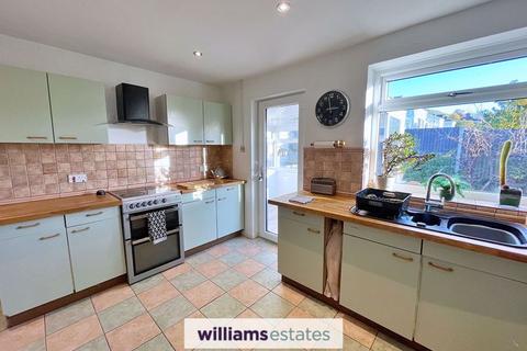 4 Bron Deg, Dyserth, Rhyl, LL18 6BG