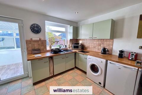 4 Bron Deg, Dyserth, Rhyl, LL18 6BG