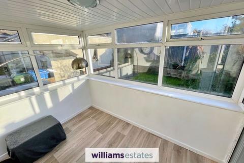 4 Bron Deg, Dyserth, Rhyl, LL18 6BG