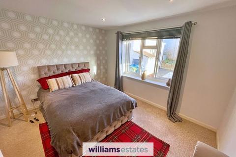 4 Bron Deg, Dyserth, Rhyl, LL18 6BG