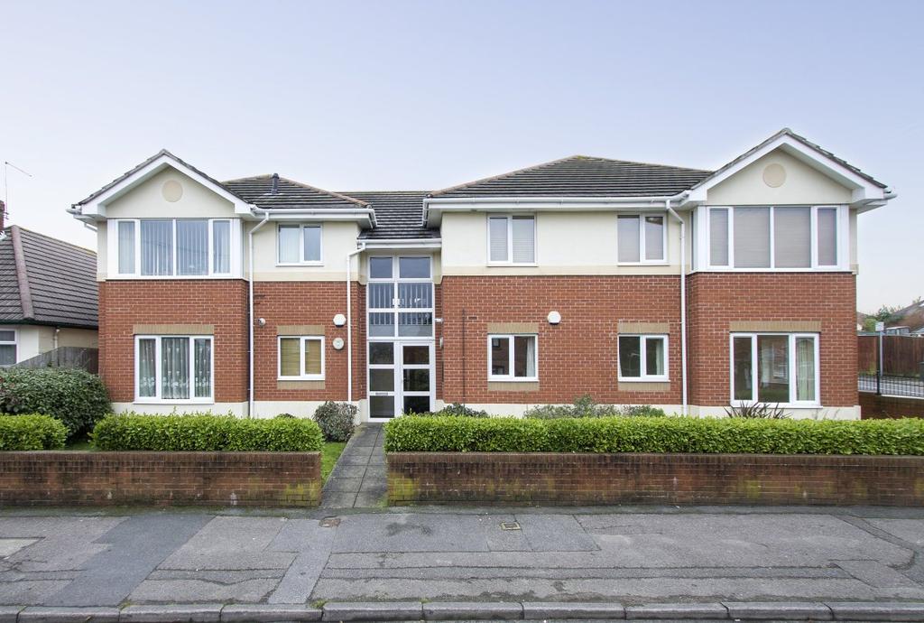 Wimborne Road, Poole 2 bed flat £1,050 pcm (£242 pw)