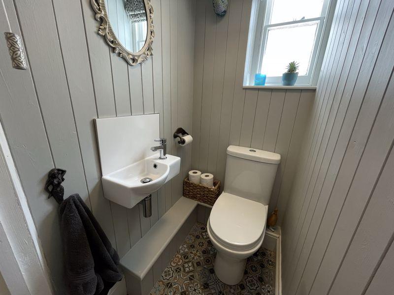 Cloakroom / WC