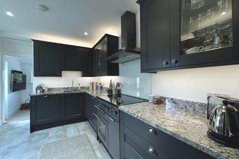 Holmwood Bodmin Road, Truro, TR1 1BE