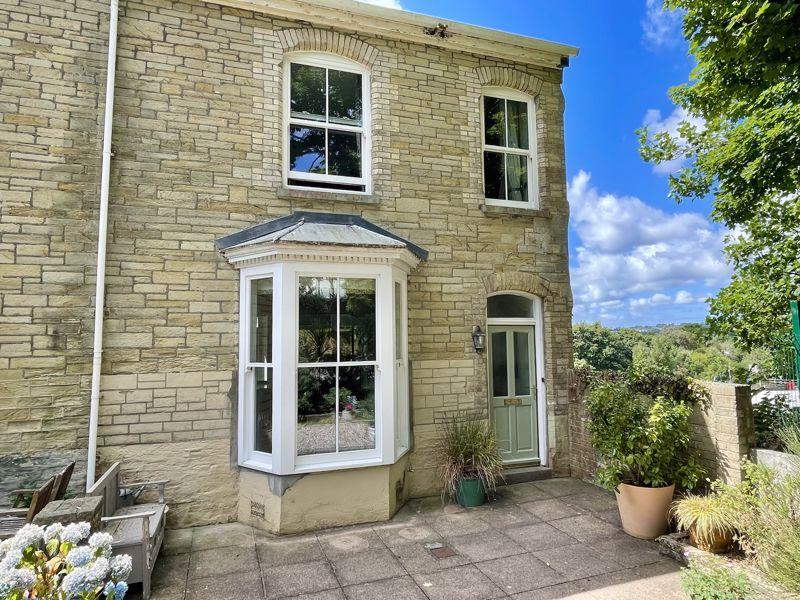 Pretty Stone Front