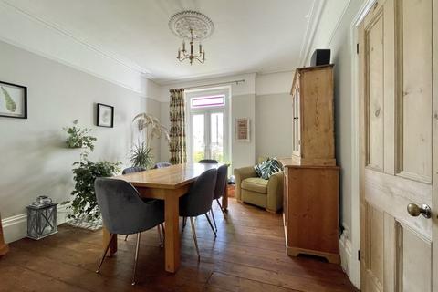 Holmwood Bodmin Road, Truro, TR1 1BE