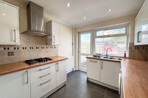 3 bedroom terraced house to rent, Avon Drive, Northmoor Park, Wareham