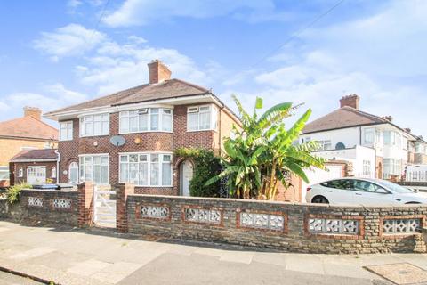 3 bedroom semi-detached house to rent, Carr Road, Northolt