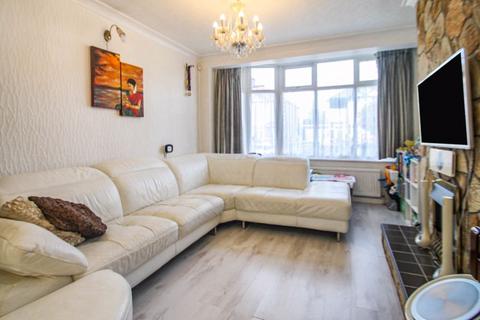 3 bedroom semi-detached house to rent, Carr Road, Northolt