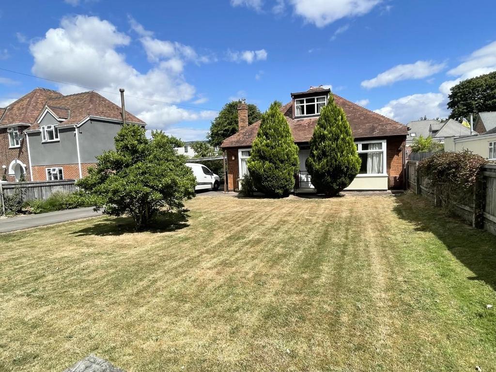 Naas Lane, Quedgeley, Gloucester 3 bed detached bungalow for sale £