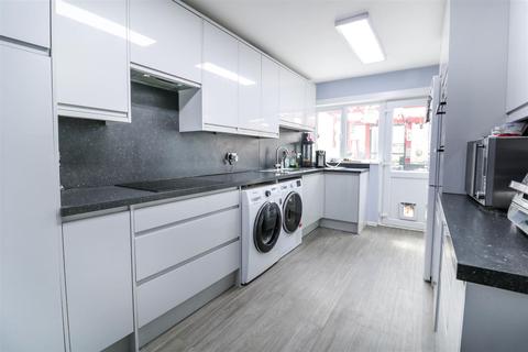 72 Collins Meadow, Harlow, CM19 4EN