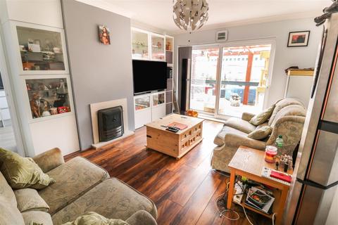 72 Collins Meadow, Harlow, CM19 4EN