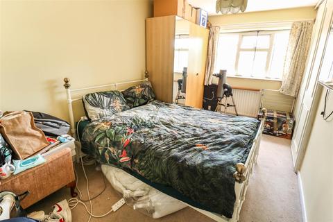 72 Collins Meadow, Harlow, CM19 4EN