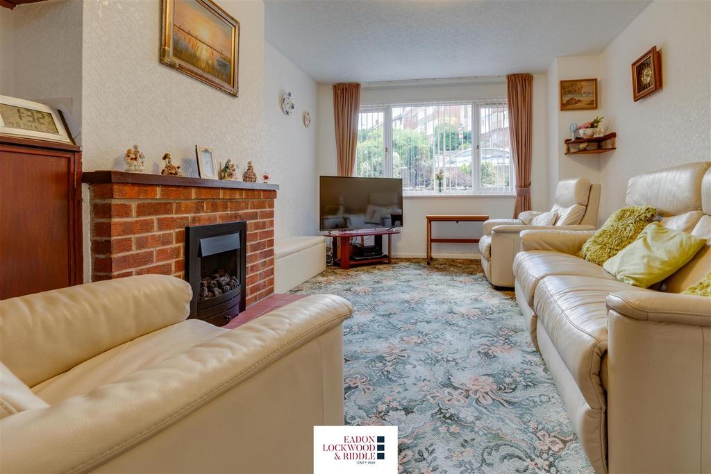 Farm View Road, Rotherham 3 bed semidetached house £180,000