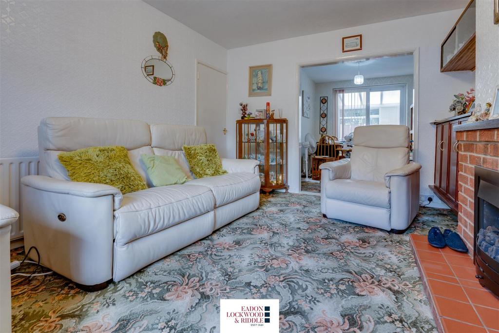 Farm View Road, Rotherham 3 bed semidetached house £180,000
