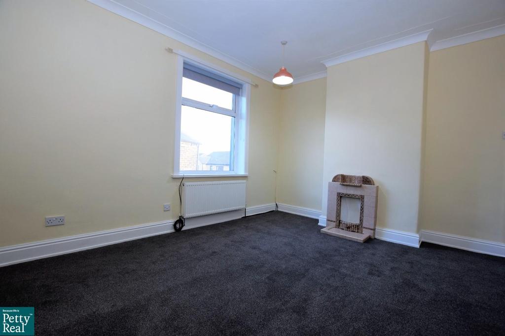 Craven Street Colne 2 bed terraced house £525 pcm (£121 pw)
