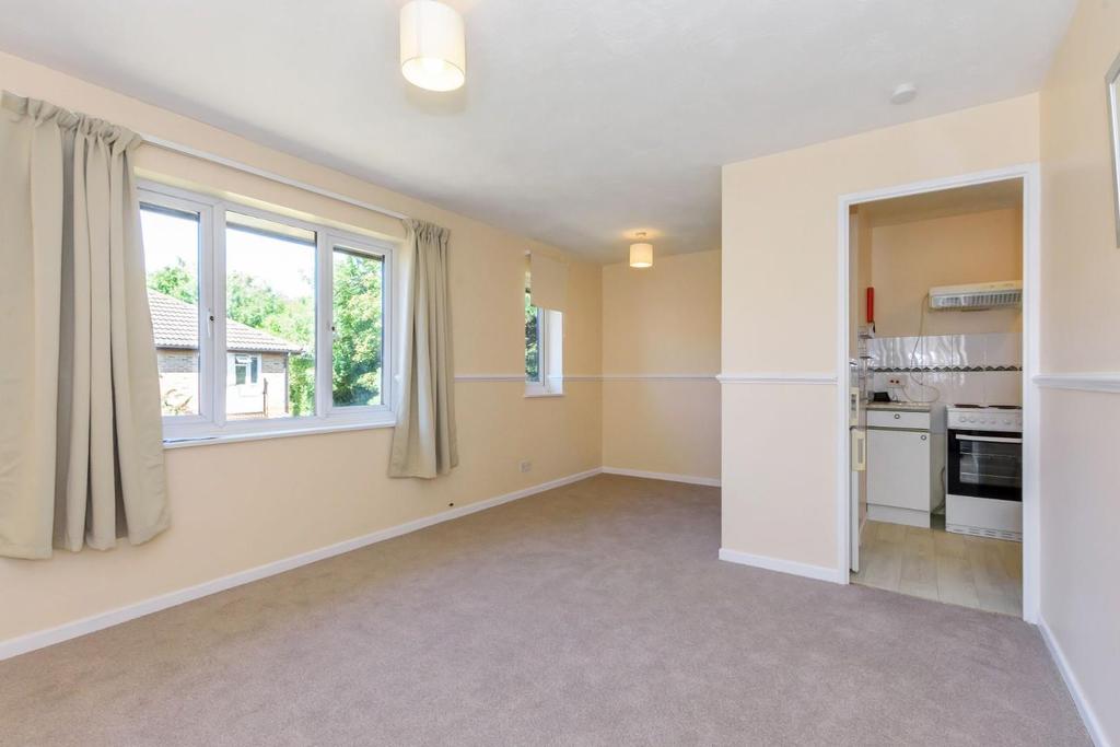 Dial Close, Greenhithe Studio £700 pcm (£162 pw)