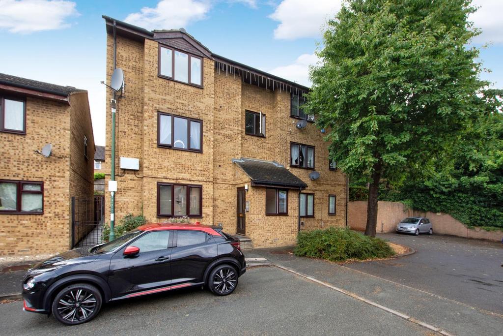 Dial Close, Greenhithe Studio £700 pcm (£162 pw)