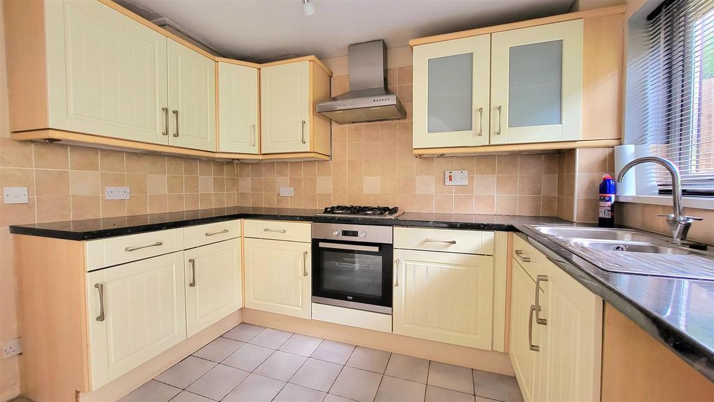 YrYsfa, Maesteg 3 bed detached house £695 pcm (£160 pw)