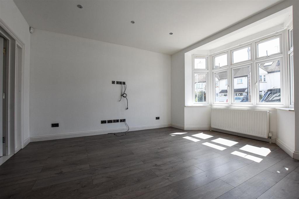 Dennis Road, Gravesend 3 bed semidetached house £625,000