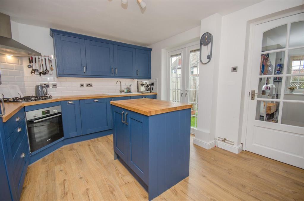Pendennis Avenue, Staple Hill, Bristol, BS16 5JA 3 bed semidetached