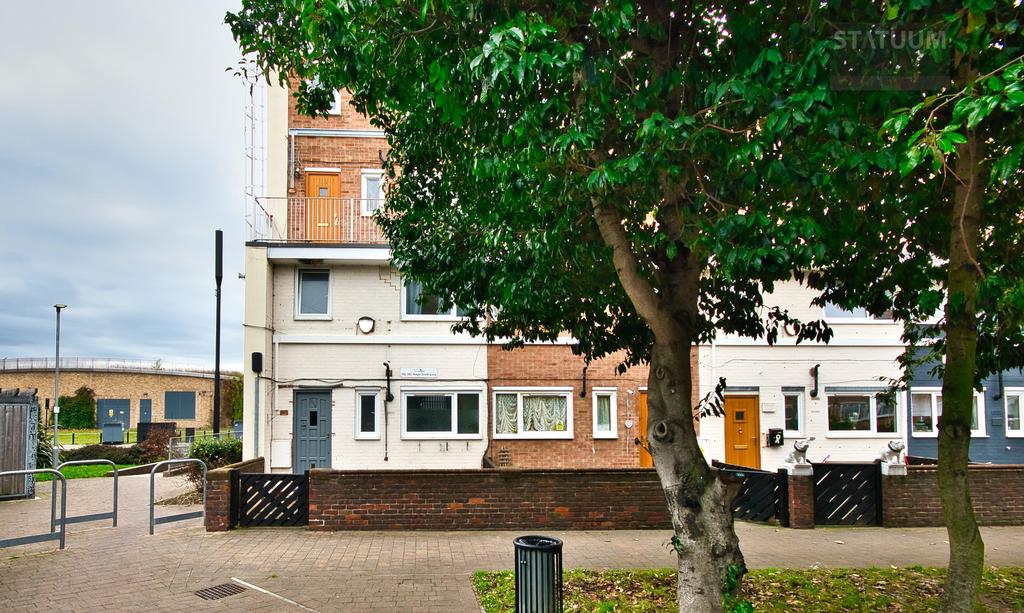 Off Burdett Road, Mile End, London, E3 4 bed £3,000 pcm (£