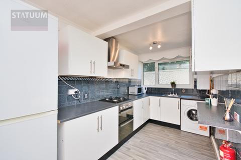 4 bedroom maisonette to rent, Off Burdett Road,, Mile End, London, E3