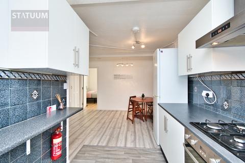 4 bedroom maisonette to rent, Off Burdett Road,, Mile End, London, E3