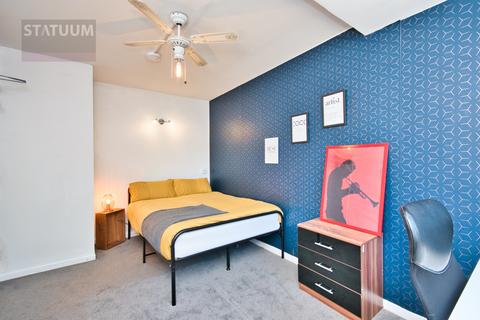 4 bedroom maisonette to rent, Off Burdett Road,, Mile End, London, E3