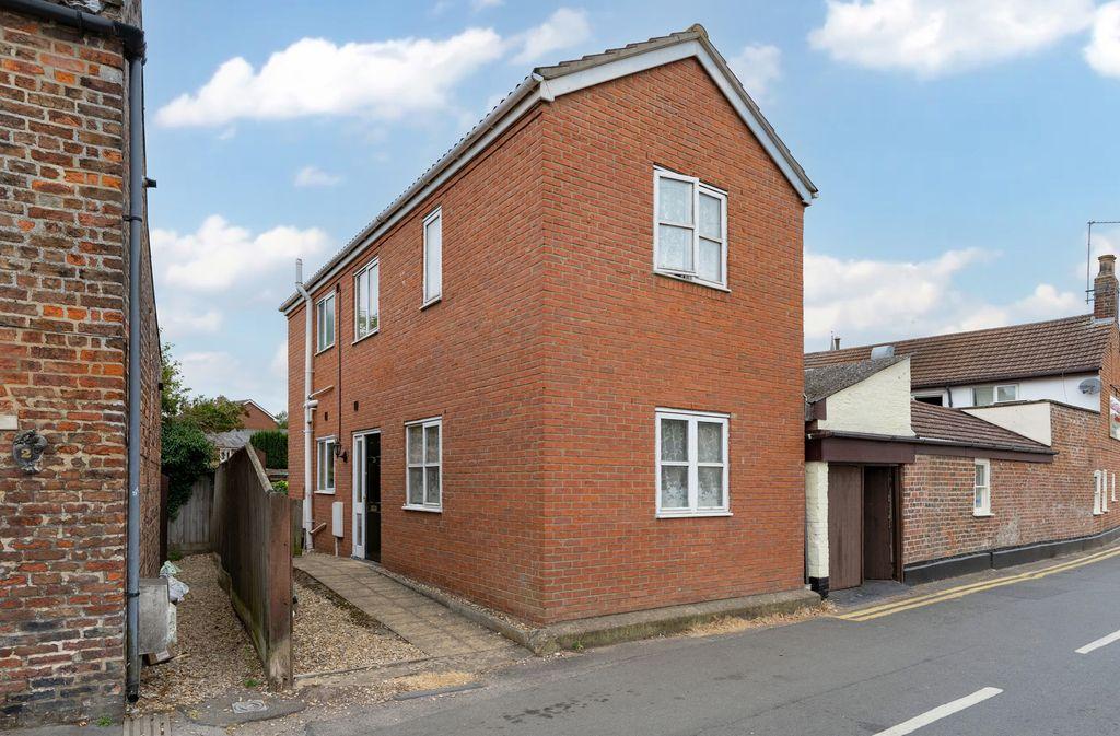 Fishpond Lane, Holbeach PE12 7DE 2 bed detached house for sale £165,000
