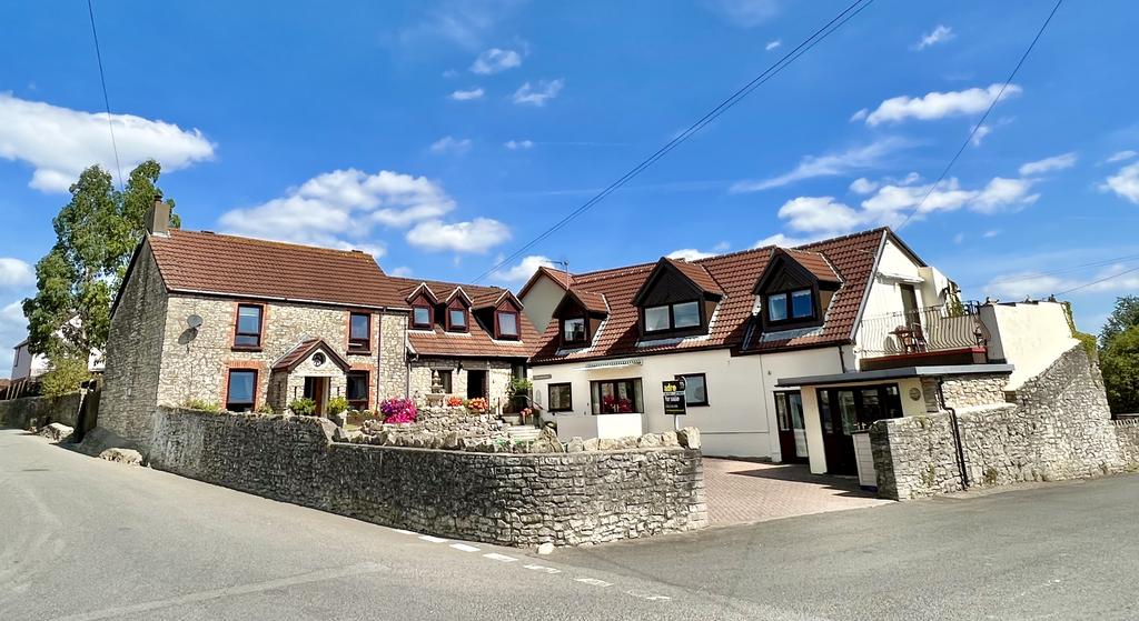 Church Road, Undy, Magor NP26 7 bed detached house £895,000