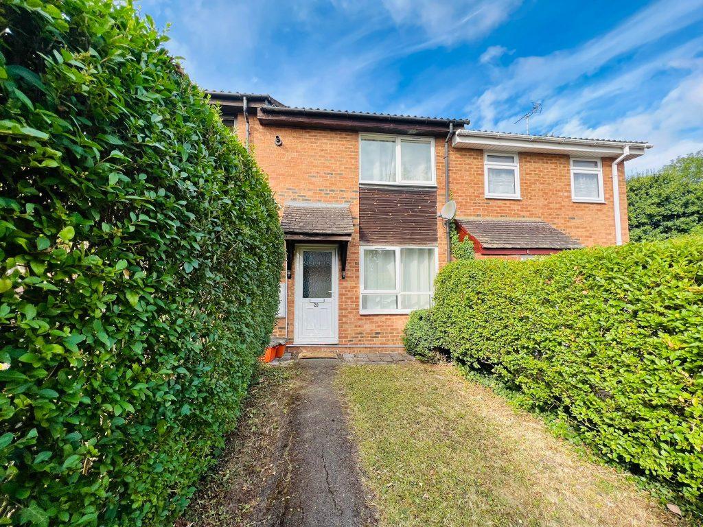 Basingstoke Close, Freshbrook, Swindon, SN5 8RB 2 bed terraced house