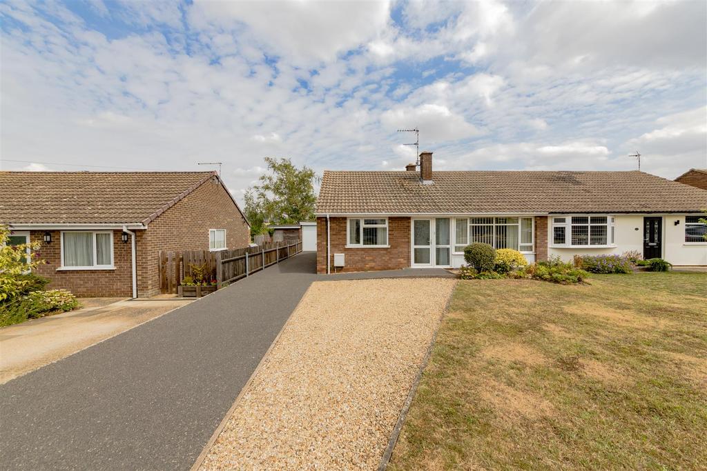 Stockerston Crescent, Uppingham, Rutland 2 bed semidetached bungalow