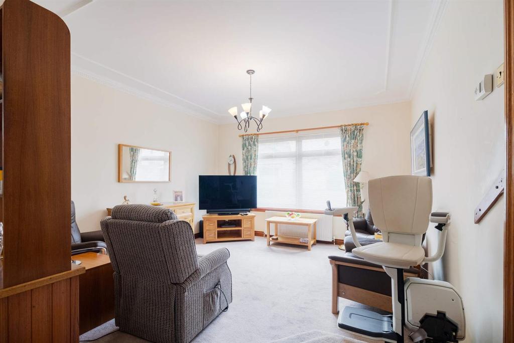 13 Whitefield Neuk, Dunfermline, KY12... 2 bed detached bungalow £240,000