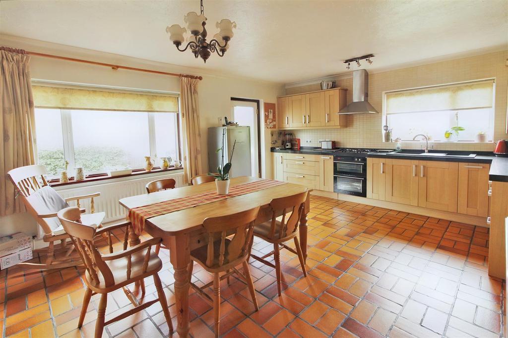 New Lane, Skelmanthorpe, Huddersfield... 3 bed detached bungalow £380,000