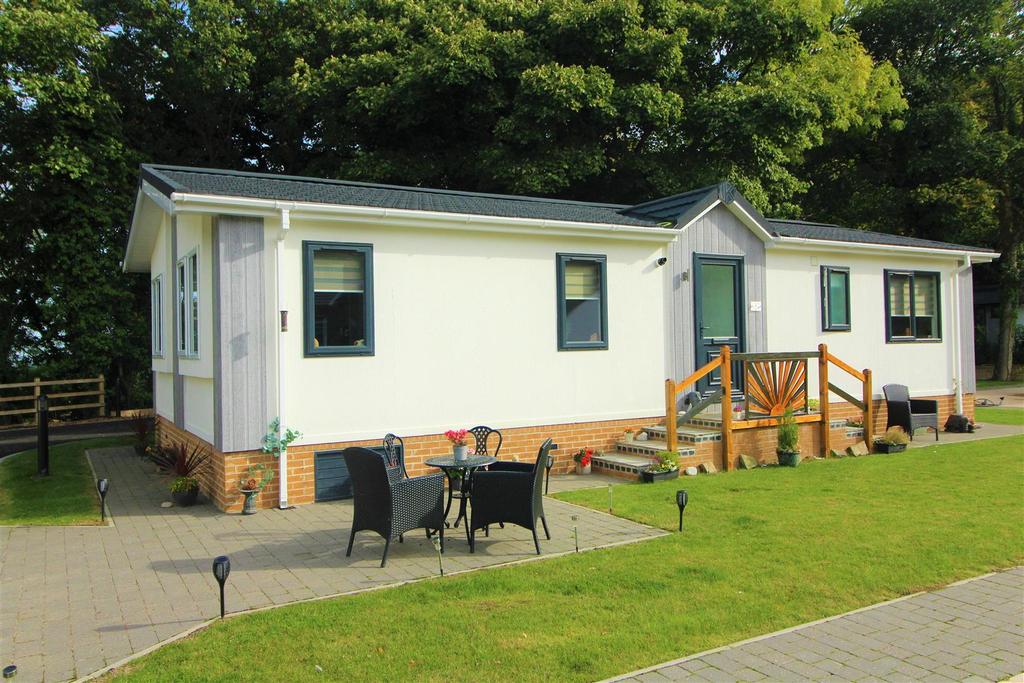 Bank End Lane, Clayton West... 2 bed detached bungalow £190,000