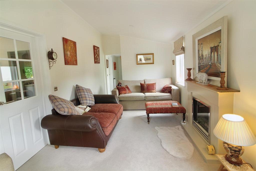 Bank End Lane, Clayton West... 2 bed detached bungalow £190,000