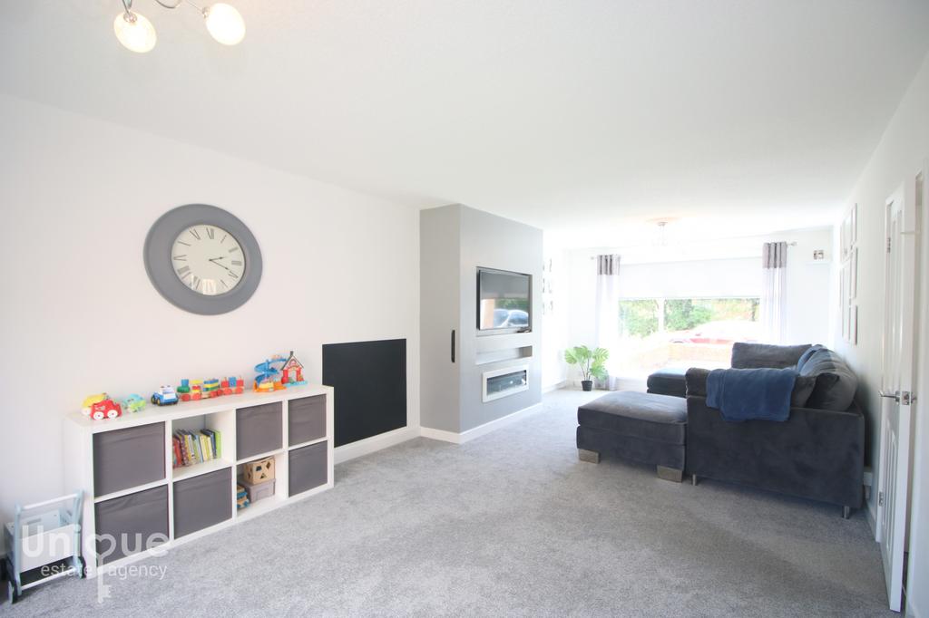 Deerhurst Road, ThorntonCleveleys, FY5 3 bed semidetached house £235,000