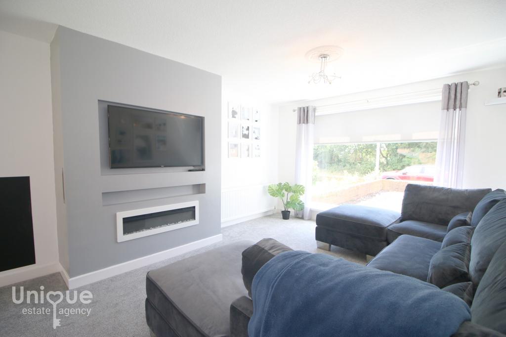 Deerhurst Road, ThorntonCleveleys, FY5 3 bed semidetached house £235,000
