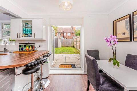 25 Dore Gardens, Morden, SM4 6QD