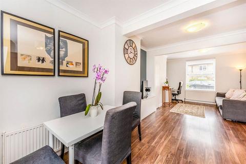 25 Dore Gardens, Morden, SM4 6QD