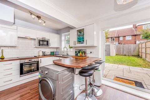 25 Dore Gardens, Morden, SM4 6QD