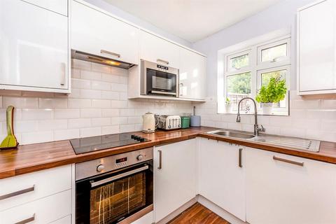 25 Dore Gardens, Morden, SM4 6QD