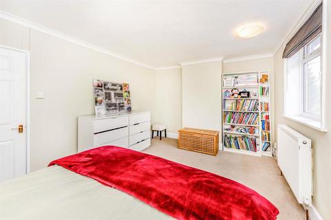 25 Dore Gardens, Morden, SM4 6QD