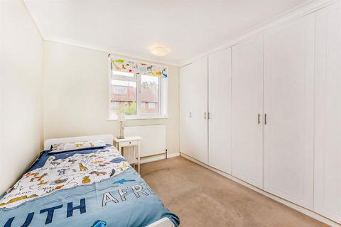 25 Dore Gardens, Morden, SM4 6QD