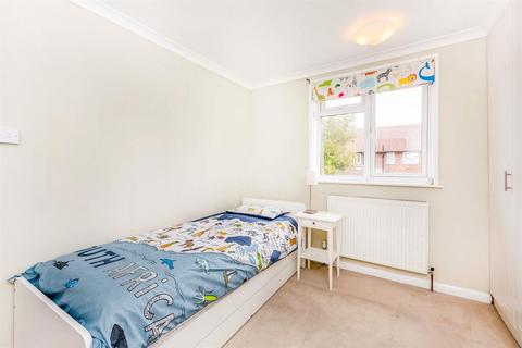25 Dore Gardens, Morden, SM4 6QD