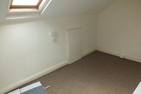 3 bedroom terraced house to rent - Parkfield Grove, Leeds, West Yorkshire, LS11