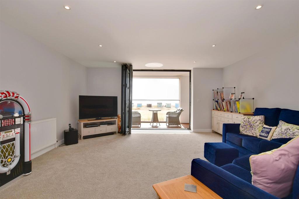 Lounge/ Kitchen