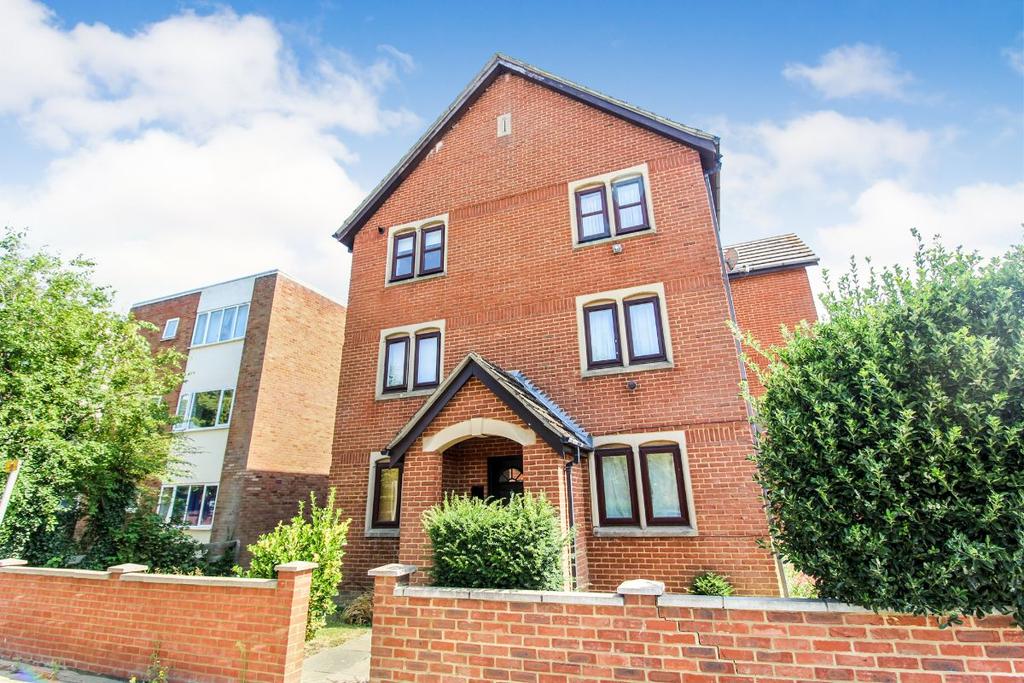 Hillstone Grange, Shakespeare Road, Bedford 2 bed £160,000