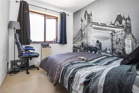 2 bedroom apartment to rent, Scotts Avenue, Sunbury-on-Thames, Surrey, TW16