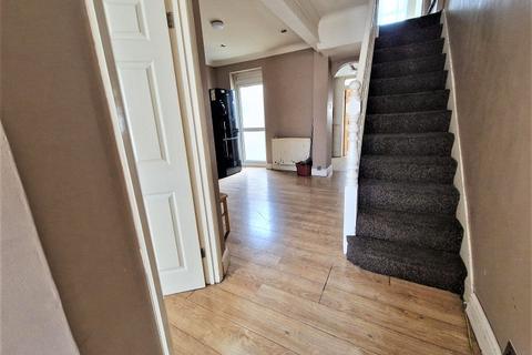 3 bedroom terraced house to rent - Green Lane, Ilford, Essex. IG1 1XL